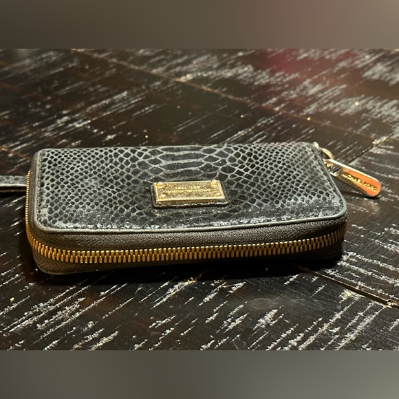 Michael Kors - mini black wristlet wallet - Picture 6 of 10